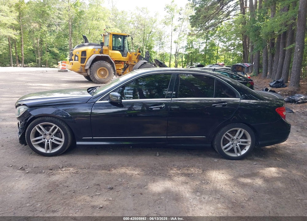 2014 MERCEDES-BENZ C 250 LUXURY/SPORT VIN: WDDGF4HB3EA931402