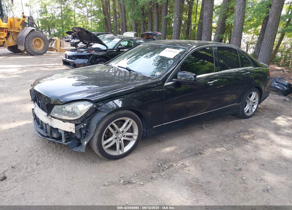 2014 MERCEDES-BENZ C 250 LUXURY/SPORT VIN: WDDGF4HB3EA931402