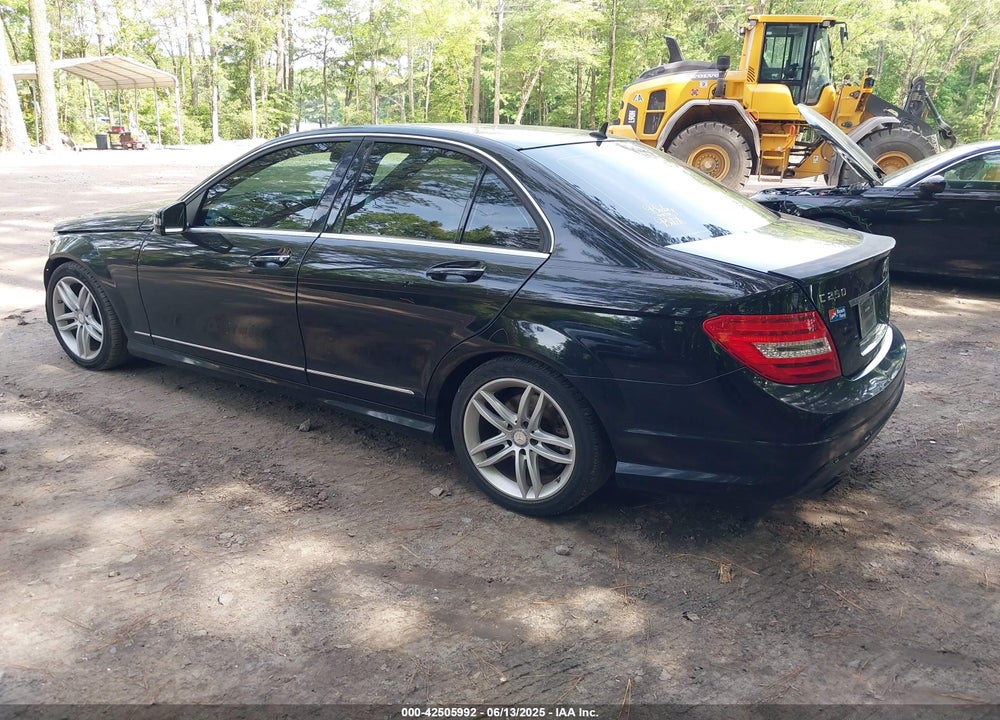 2014 MERCEDES-BENZ C 250 LUXURY/SPORT VIN: WDDGF4HB3EA931402