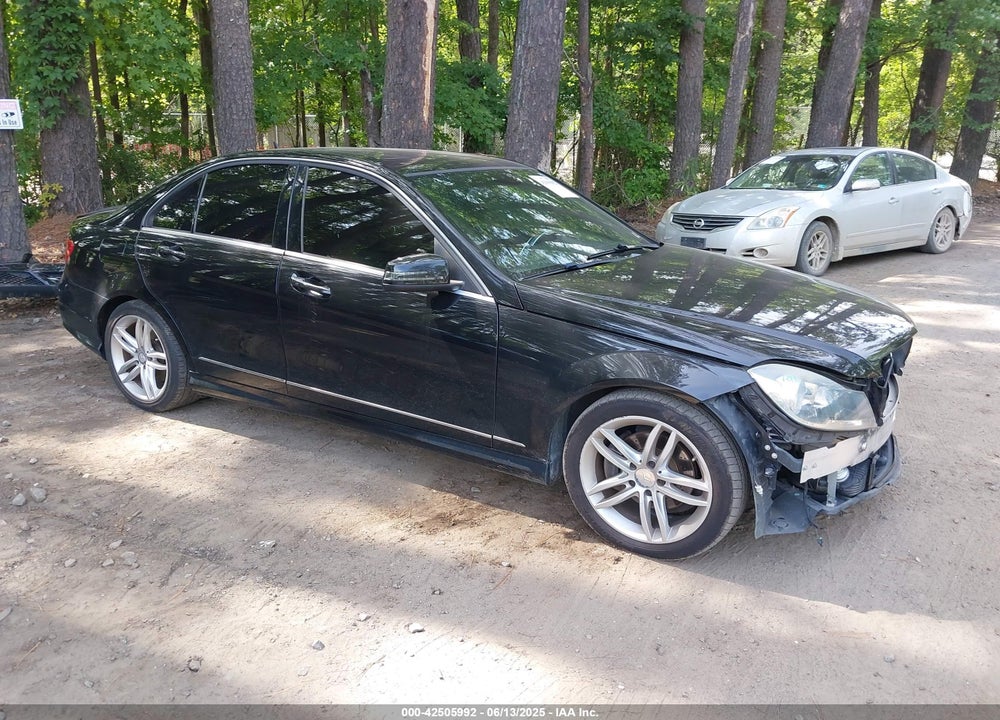 2014 MERCEDES-BENZ C 250 LUXURY/SPORT VIN: WDDGF4HB3EA931402
