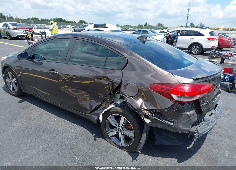 2018 KIA FORTE VIN: 3KPFL4A75JE192285