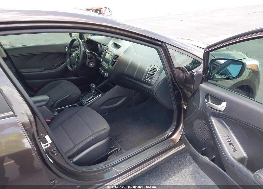 2018 KIA FORTE VIN: 3KPFL4A75JE192285