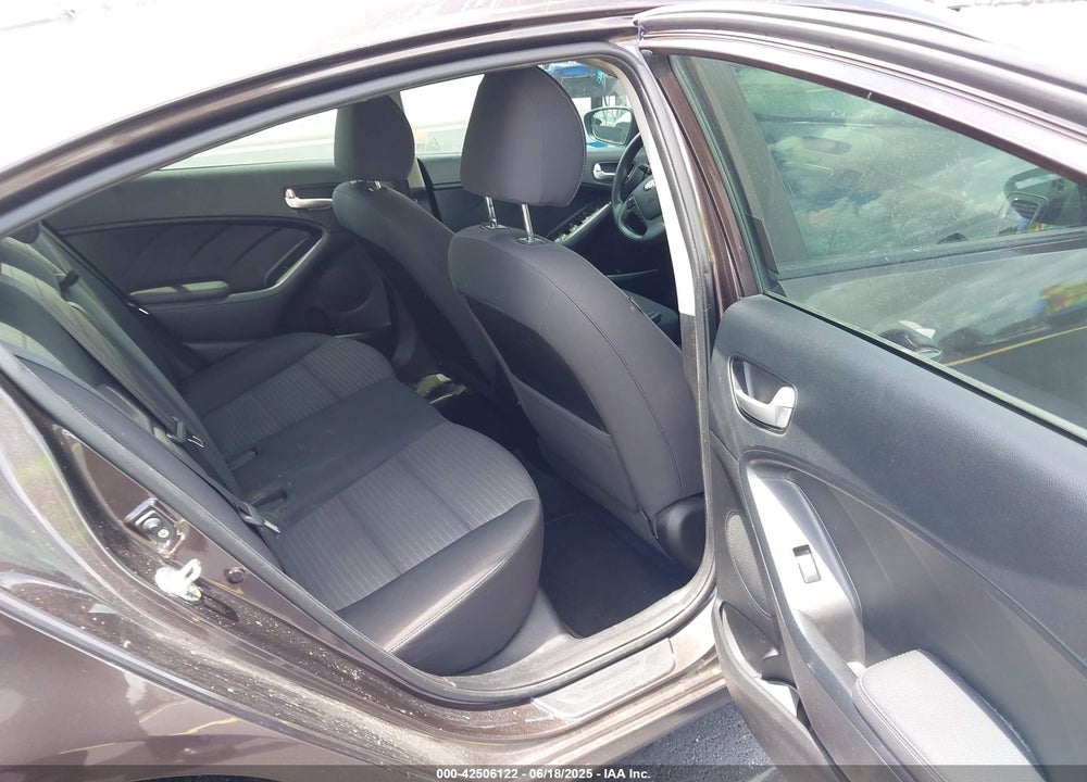 2018 KIA FORTE VIN: 3KPFL4A75JE192285