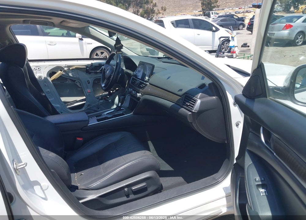 2018 HONDA ACCORD VIN: 1HGCV1F94JA215677
