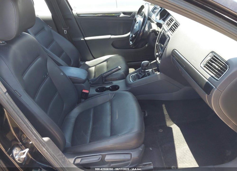 2018 VOLKSWAGEN JETTA VIN: 3VWD17AJ2JM255162