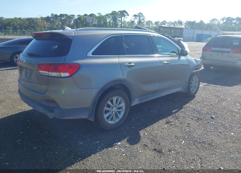 2018 KIA SORENTO VIN: 5XYPG4A30JG412196