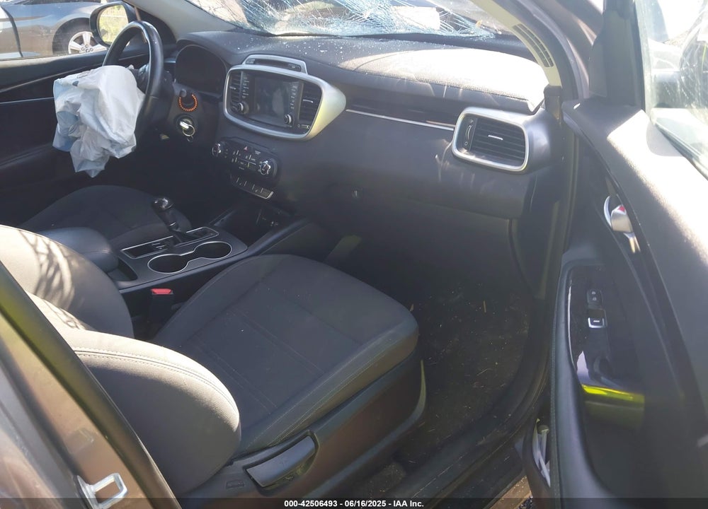 2018 KIA SORENTO VIN: 5XYPG4A30JG412196