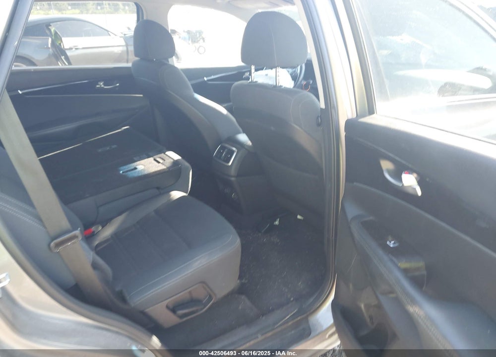 2018 KIA SORENTO VIN: 5XYPG4A30JG412196