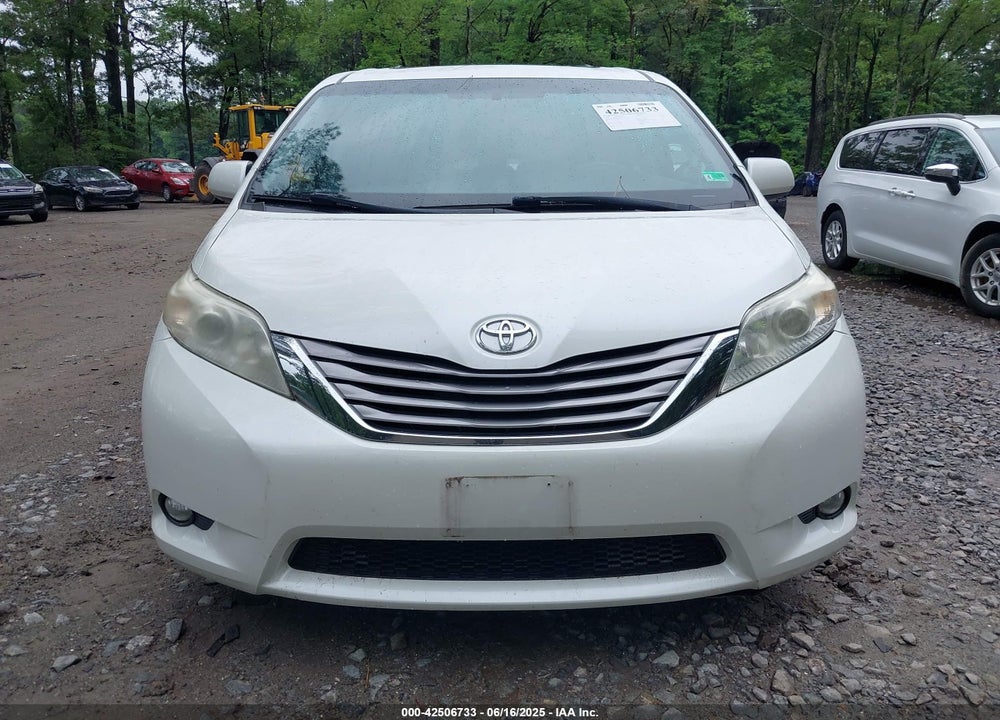 2016 TOYOTA SIENNA XLE 8 PASSENGER VIN: 5TDYK3DC9GS756582
