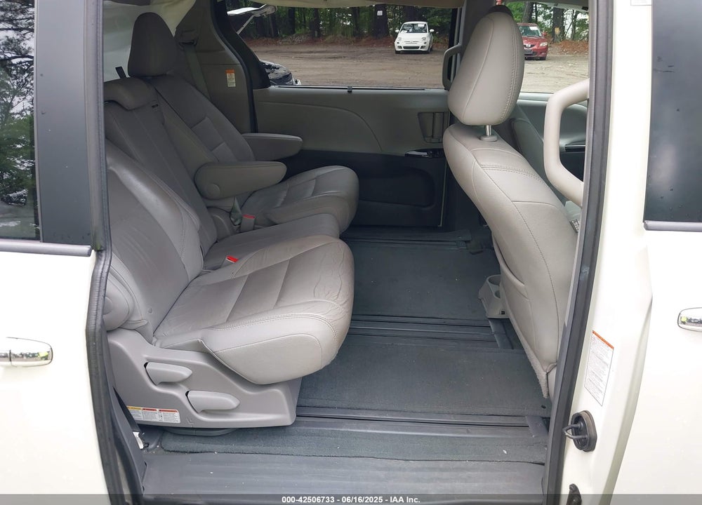 2016 TOYOTA SIENNA XLE 8 PASSENGER VIN: 5TDYK3DC9GS756582
