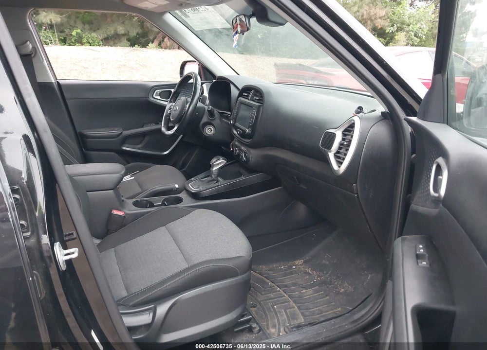 2020 KIA SOUL VIN: KNDJ63AUXL7020127