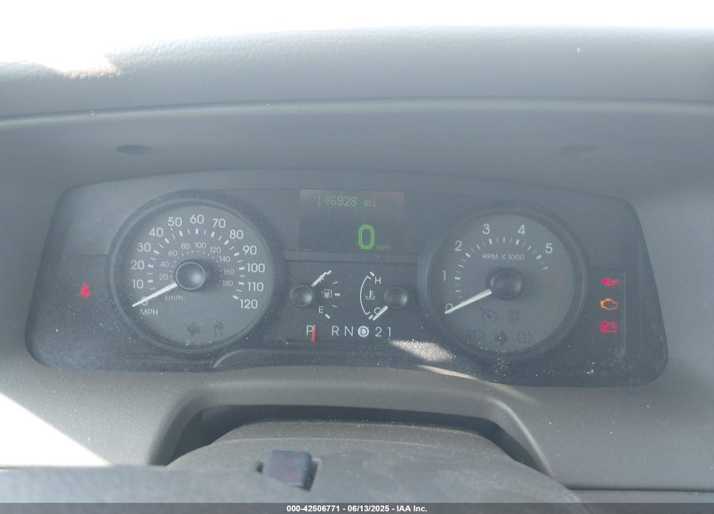 2007 MERCURY GRAND MARQUIS VIN: 2MEFM75V37X628558