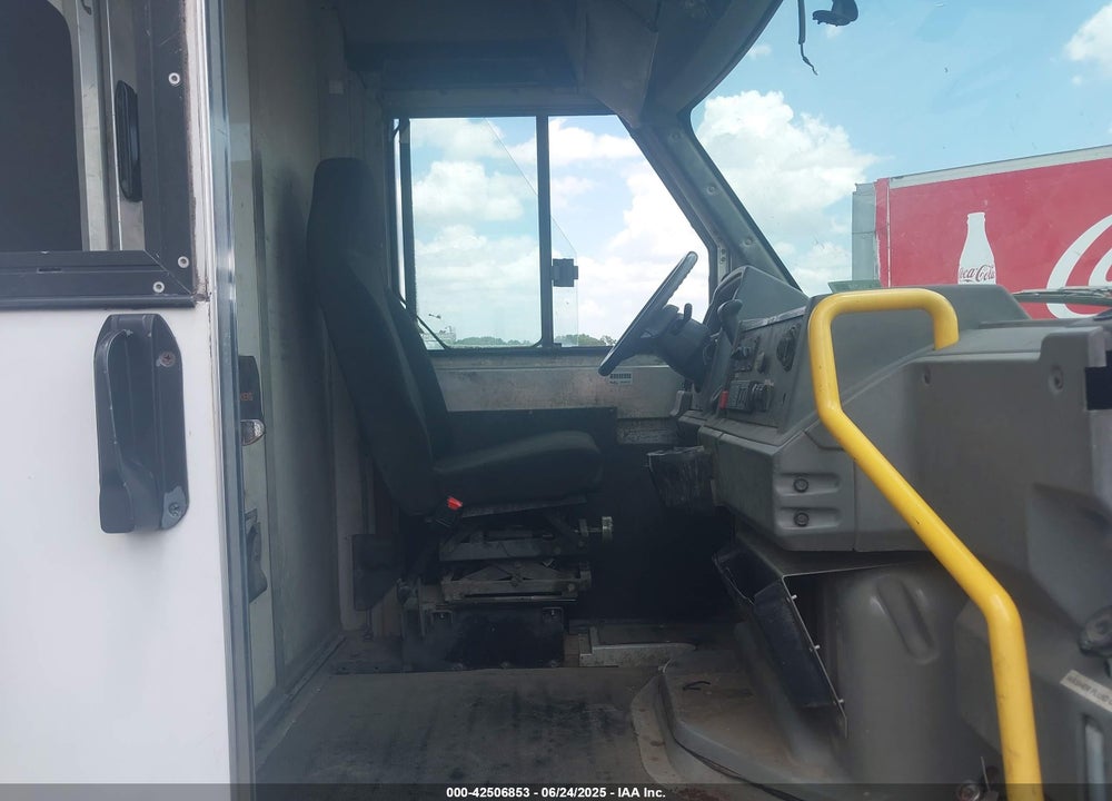 2013 ISUZU COMMERCIAL VAN VIN: JALB4T174D7W00817