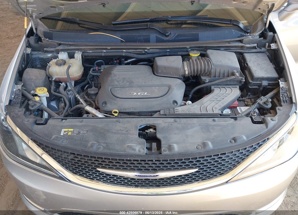 2017 CHRYSLER PACIFICA TOURING L VIN: 2C4RC1BG2HR702336