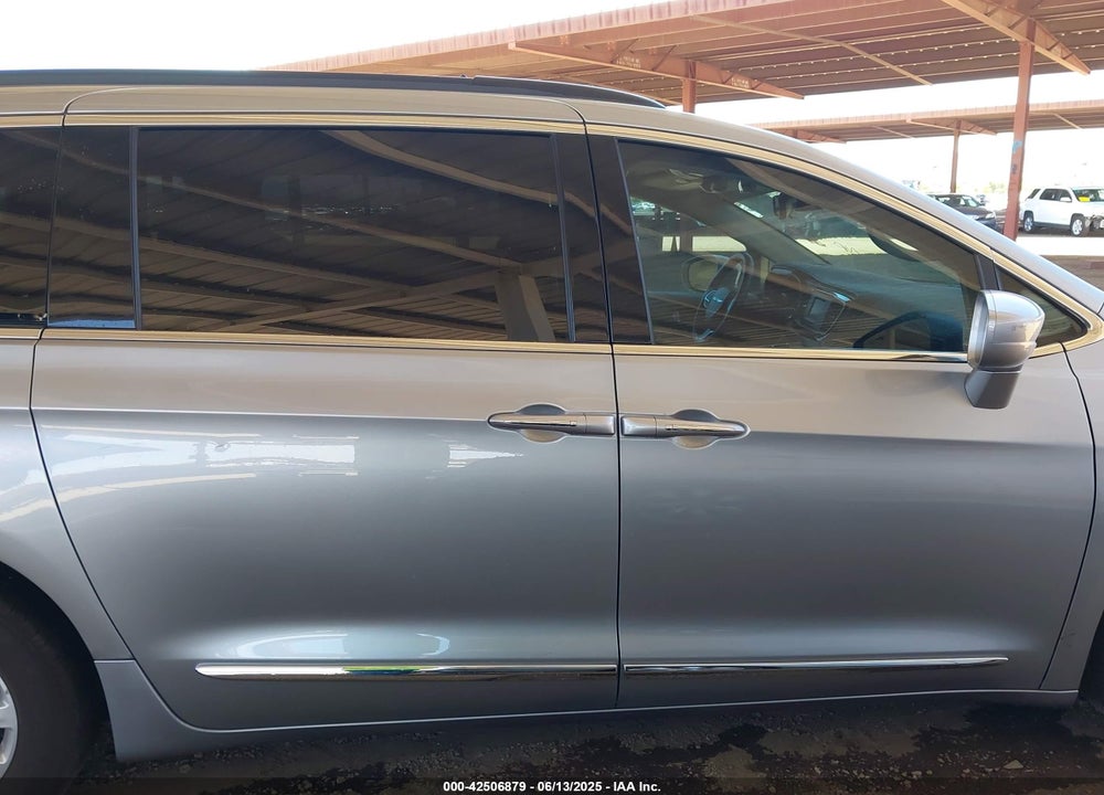 2017 CHRYSLER PACIFICA TOURING L VIN: 2C4RC1BG2HR702336