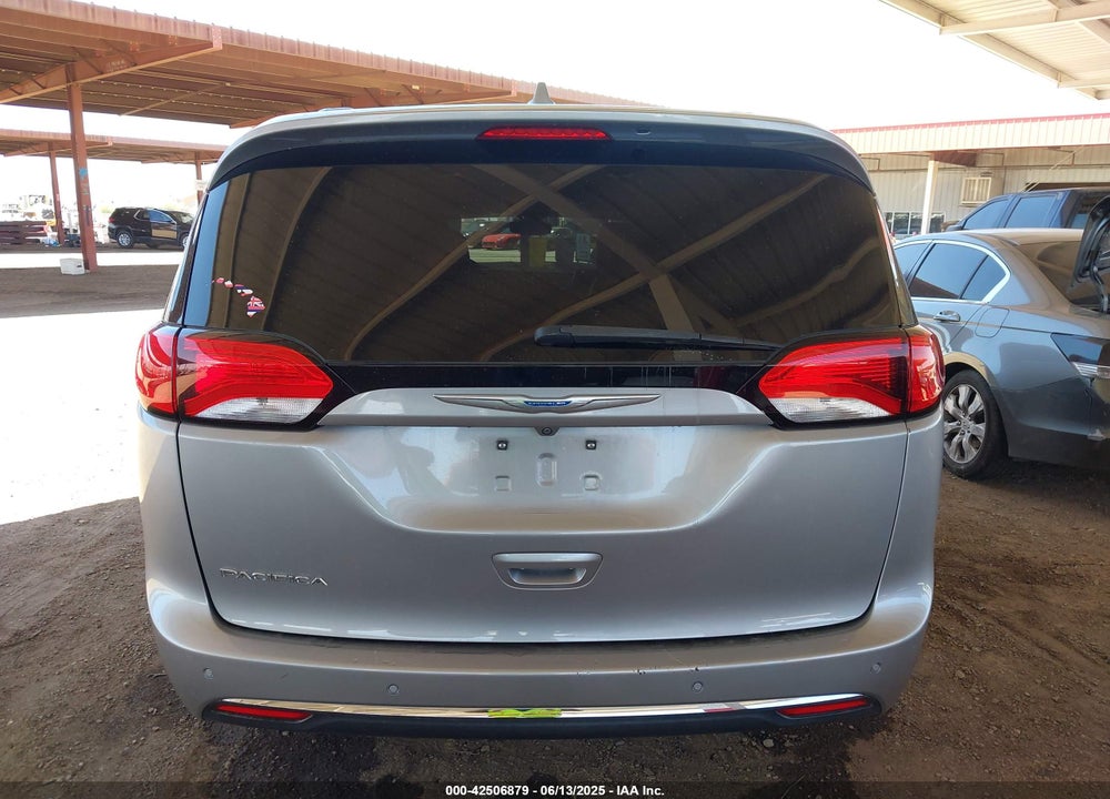 2017 CHRYSLER PACIFICA TOURING L VIN: 2C4RC1BG2HR702336