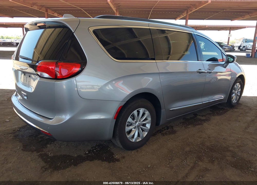 2017 CHRYSLER PACIFICA TOURING L VIN: 2C4RC1BG2HR702336