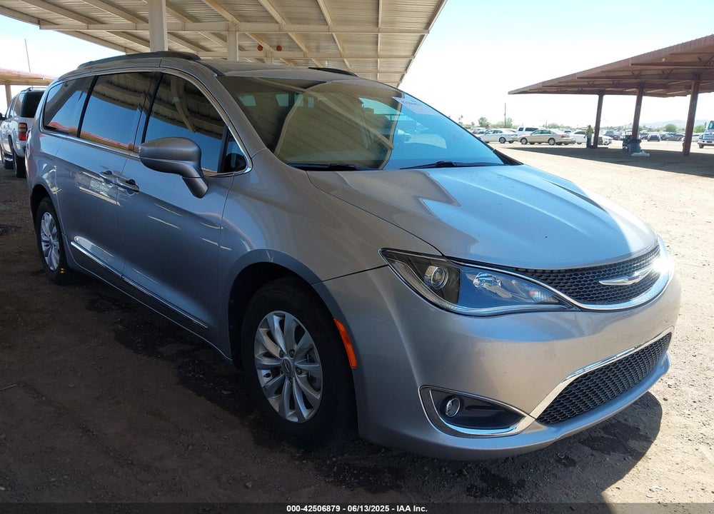 2017 CHRYSLER PACIFICA TOURING L VIN: 2C4RC1BG2HR702336