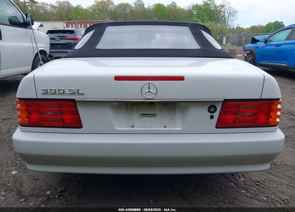 1992 MERCEDES-BENZ 300 SL VIN: WDBFA61E6NF042759