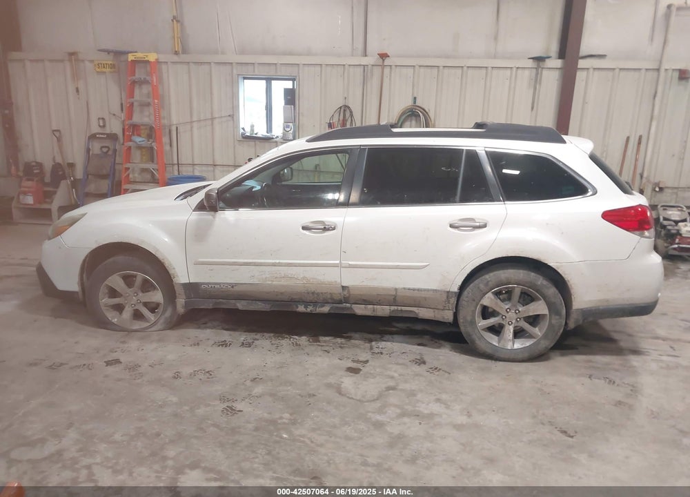 2014 SUBARU OUTBACK 2.5I LIMITED VIN: 4S4BRBPC1E3242596
