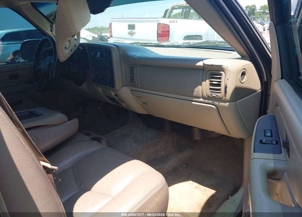 2004 CHEVROLET TAHOE LS VIN: 1GNEC13V94J220772