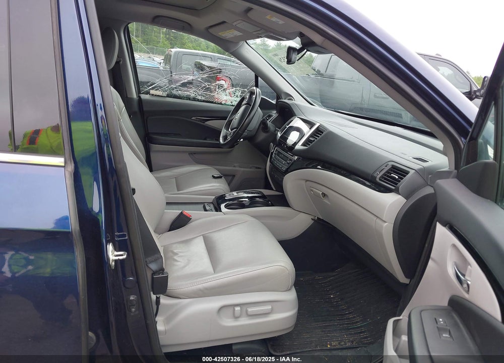 2017 HONDA PILOT VIN: 5FNYF6H99HB093136