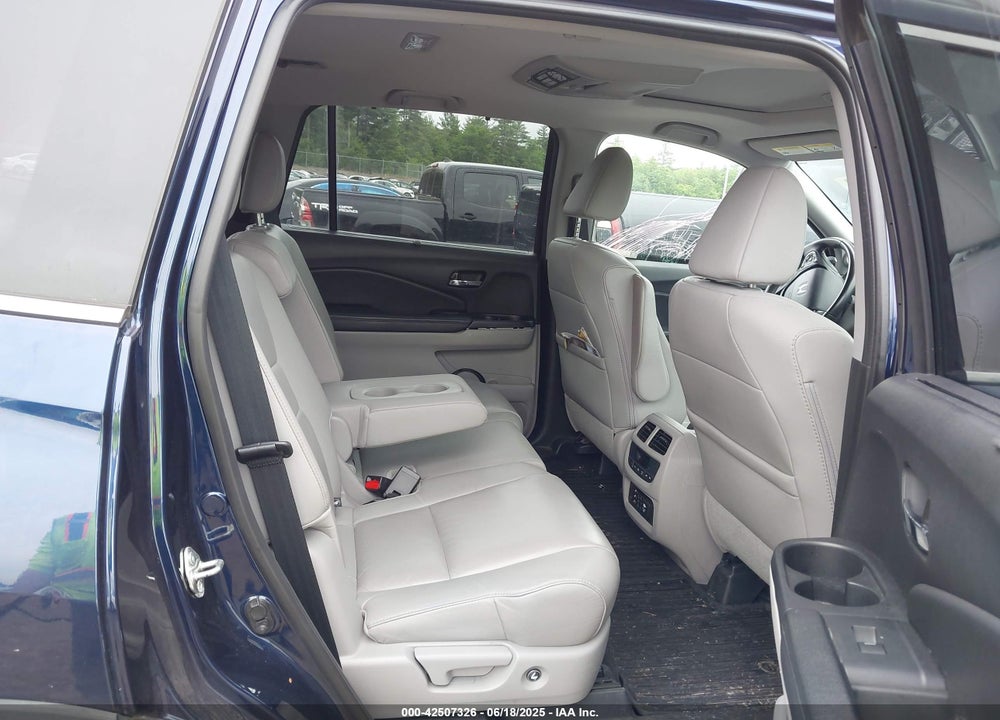 2017 HONDA PILOT VIN: 5FNYF6H99HB093136