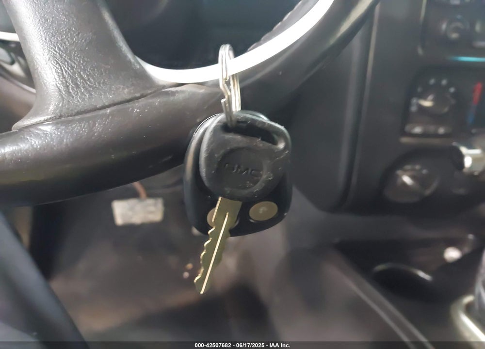 2008 GMC ENVOY VIN: 1GKDT13S182138386