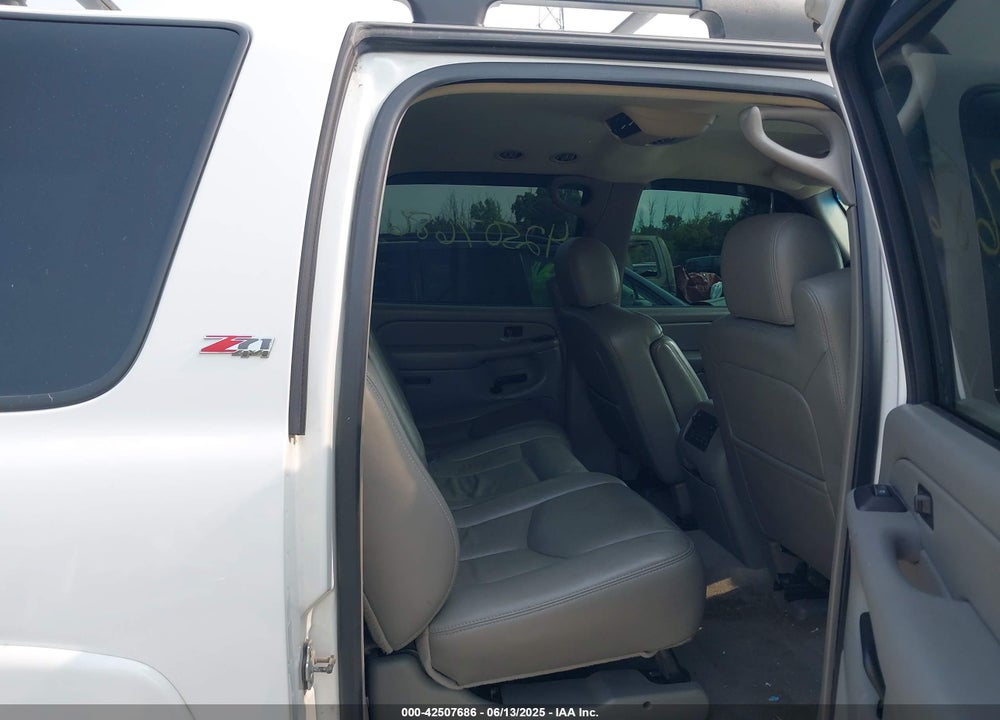 2005 CHEVROLET SUBURBAN 1500 Z71 VIN: 3GNFK16Z85G163425