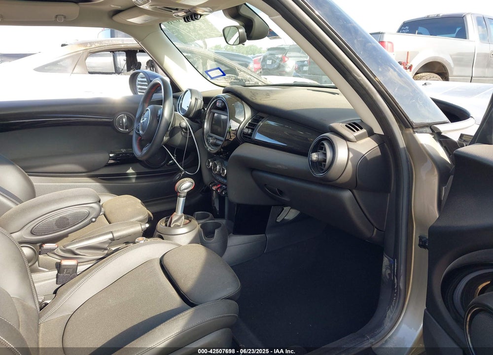 2019 MINI COOPER HARDTOP VIN: WMWXP7C56K2A53061