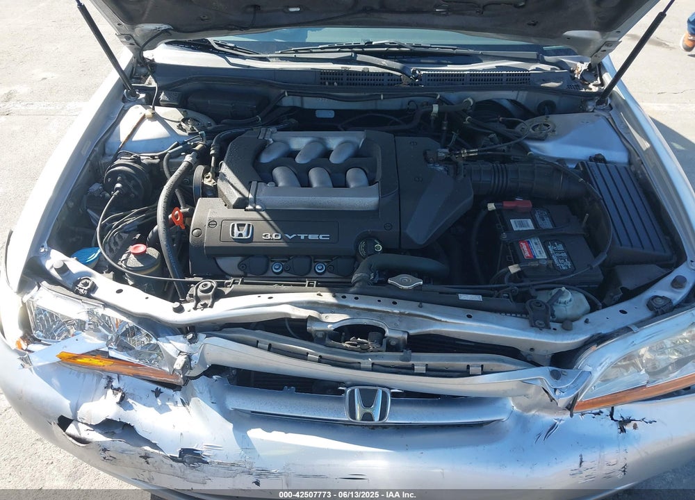 2001 HONDA ACCORD 3.0 EX VIN: 1HGCG16501A013183