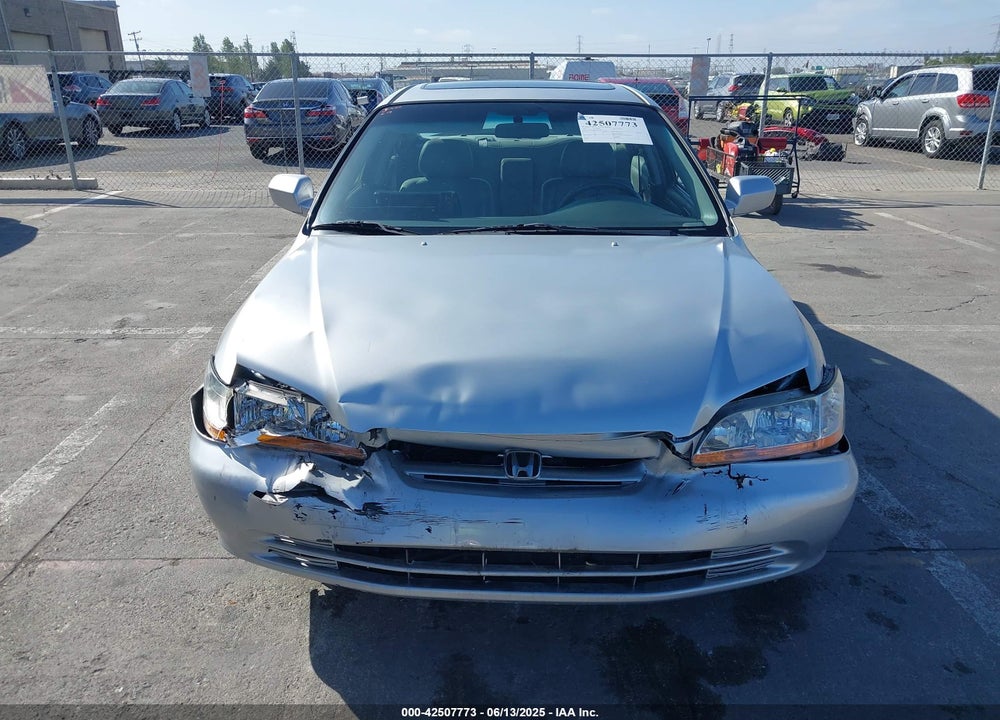 2001 HONDA ACCORD 3.0 EX VIN: 1HGCG16501A013183