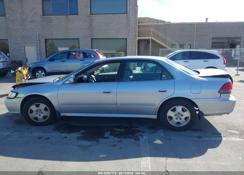 2001 HONDA ACCORD 3.0 EX VIN: 1HGCG16501A013183