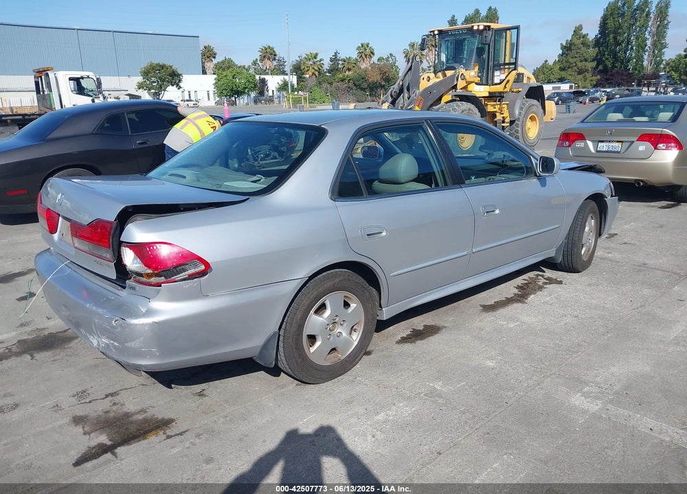 2001 HONDA ACCORD 3.0 EX VIN: 1HGCG16501A013183