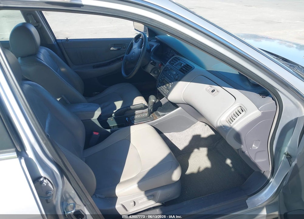 2001 HONDA ACCORD 3.0 EX VIN: 1HGCG16501A013183