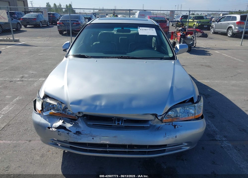 2001 HONDA ACCORD 3.0 EX VIN: 1HGCG16501A013183
