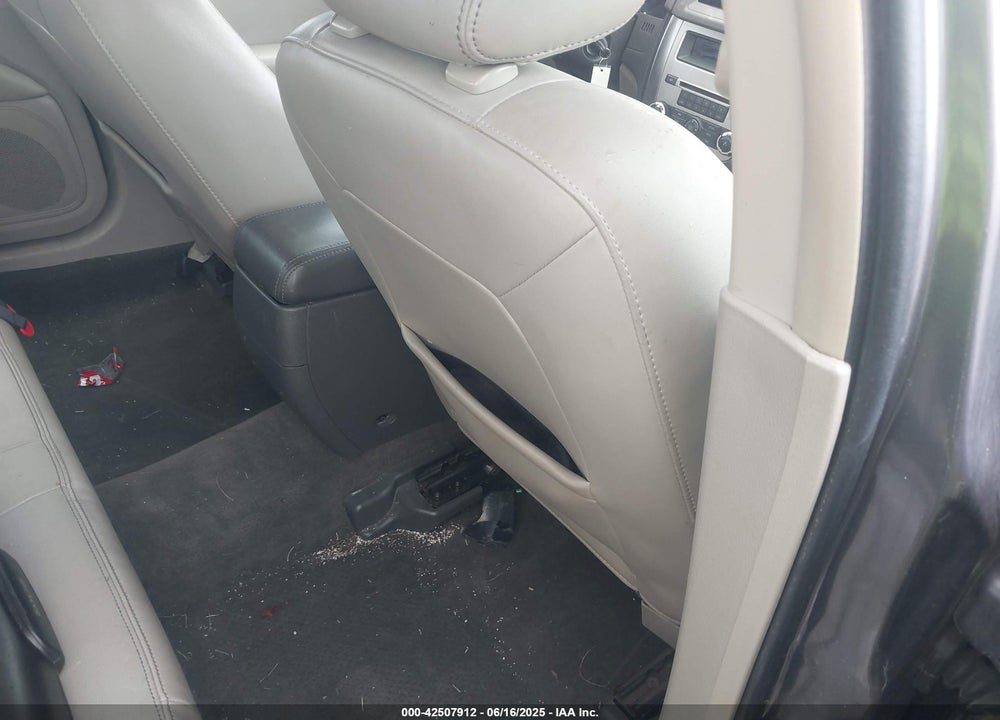 2011 FORD FUSION VIN: 3FAHP0JG9BR305807