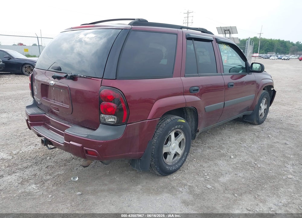 2005 CHEVROLET TRAILBLAZER LS VIN: 1GNDT13S052218597