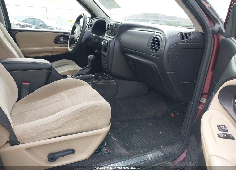2005 CHEVROLET TRAILBLAZER LS VIN: 1GNDT13S052218597