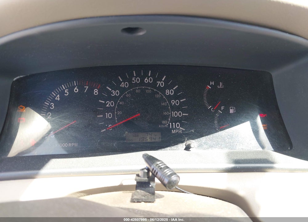 2005 TOYOTA COROLLA LE VIN: 1NXBR32E55Z377685
