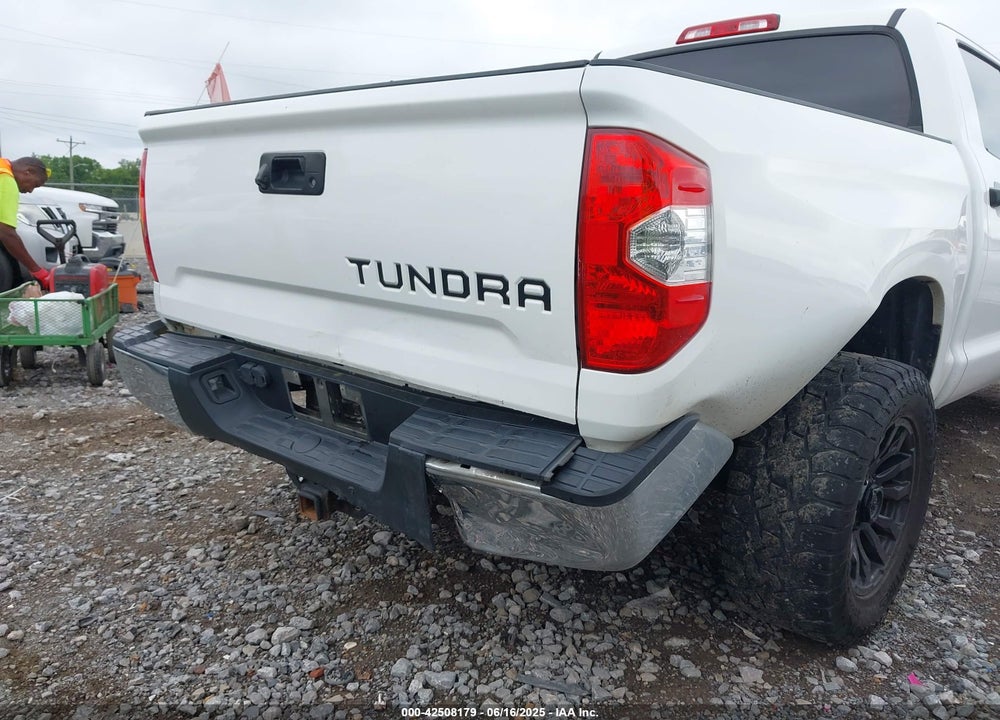 2014 TOYOTA TUNDRA SR5 5.7L V8 VIN: 5TFDW5F19EX395226