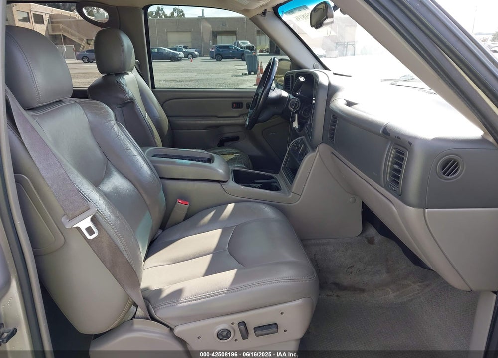 2004 CHEVROLET TAHOE LT VIN: 1GNEC13T24R153092