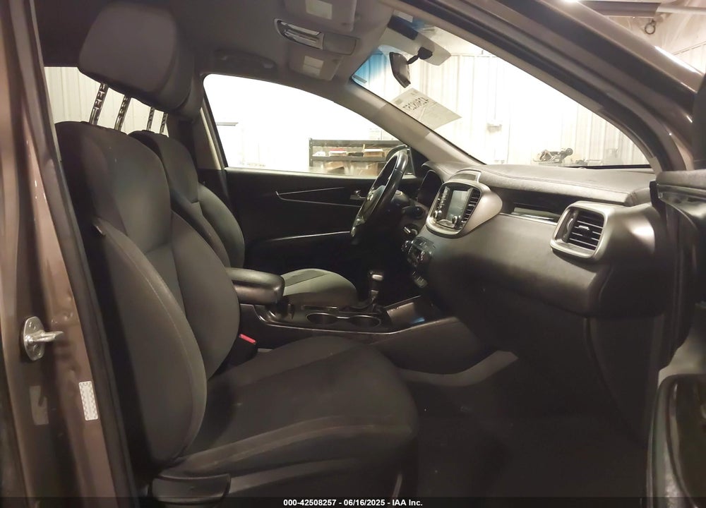 2019 KIA SORENTO VIN: 5XYPGDA58KG588030