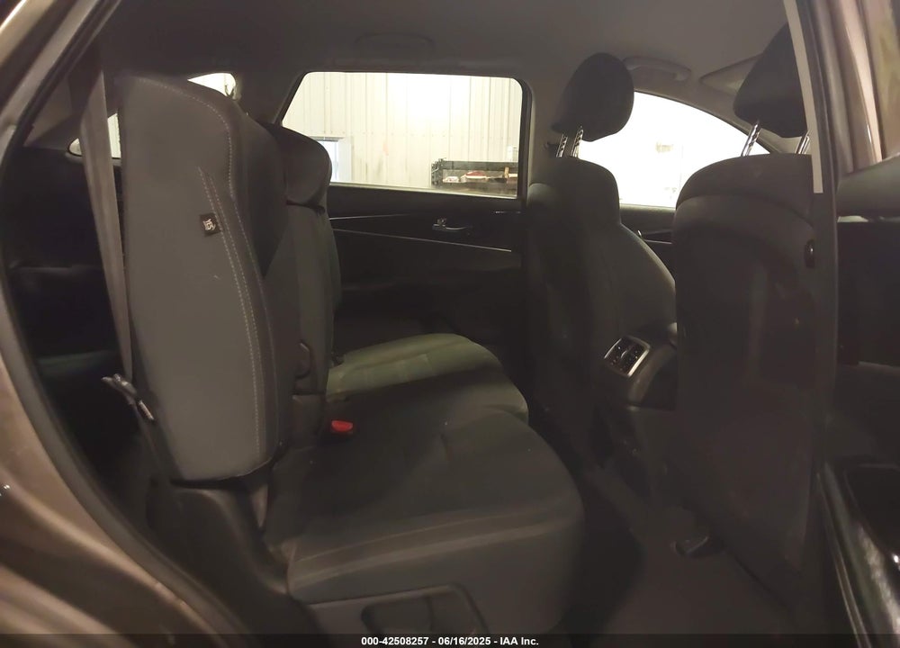 2019 KIA SORENTO VIN: 5XYPGDA58KG588030