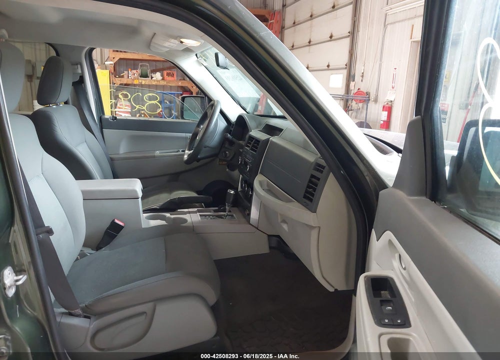 2008 JEEP LIBERTY VIN: 1J8GN28K28W253193