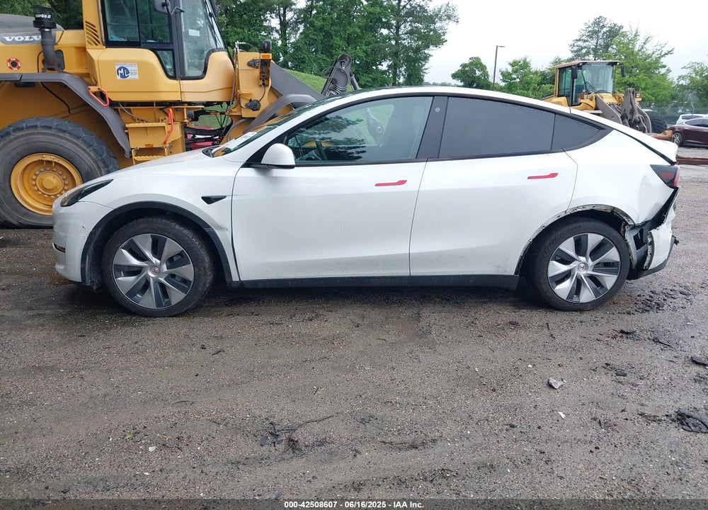 2021 TESLA MODEL Y PERFORMANCE DUAL MOTOR ALL-WHEEL DRIVE/STANDARD RANGE REAR-WHEEL DRIVE VIN: 5YJYGAED6MF136348