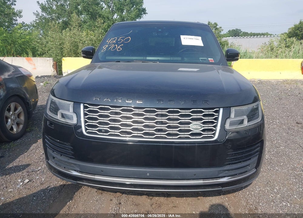 2018 LAND ROVER RANGE ROVER VIN: SALGS2RE3JA389370