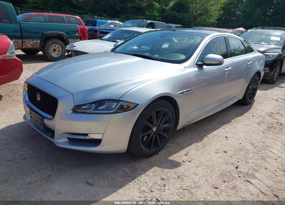 2016 JAGUAR XJ VIN: SAJWA1C7XG8W02813