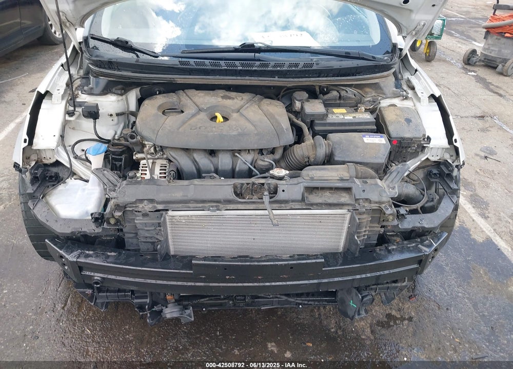 2015 HYUNDAI ELANTRA VIN: KMHDH4AE7FU323115