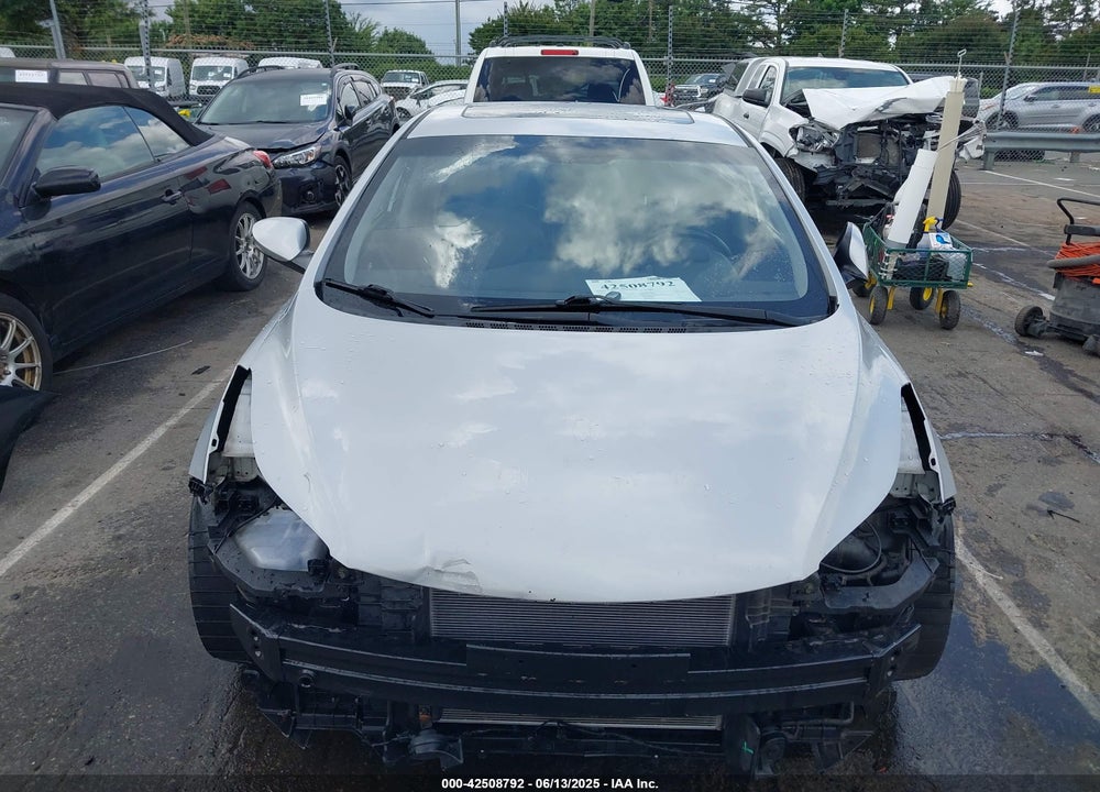 2015 HYUNDAI ELANTRA VIN: KMHDH4AE7FU323115